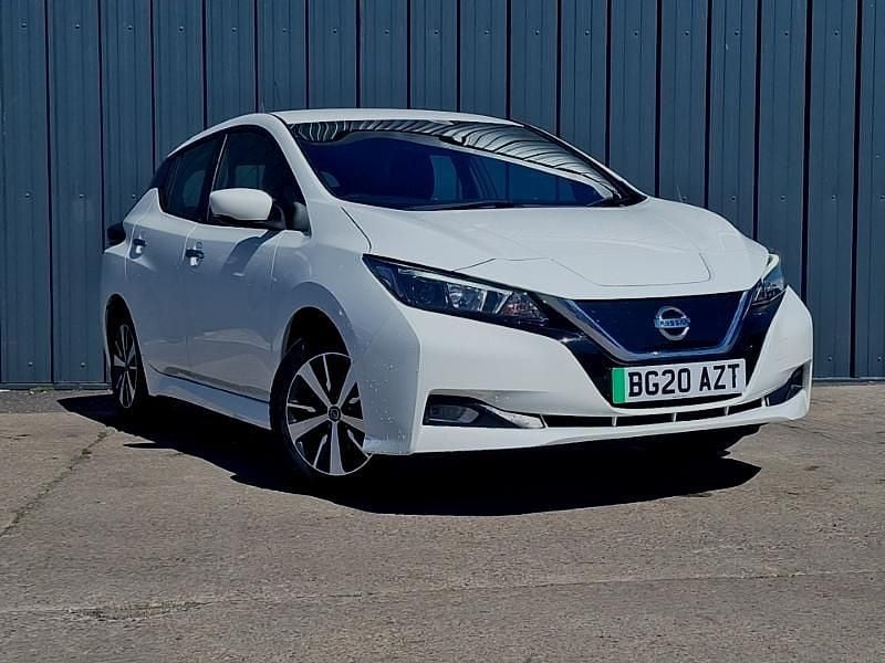 Begagnad Nissan Leaf Acenta 110 kW (150 HK) 2020 Vit Halvkombi