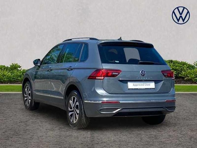 Usado VW Tiguan Active 150 HP (110 kW) 2022 Cinzento SUV