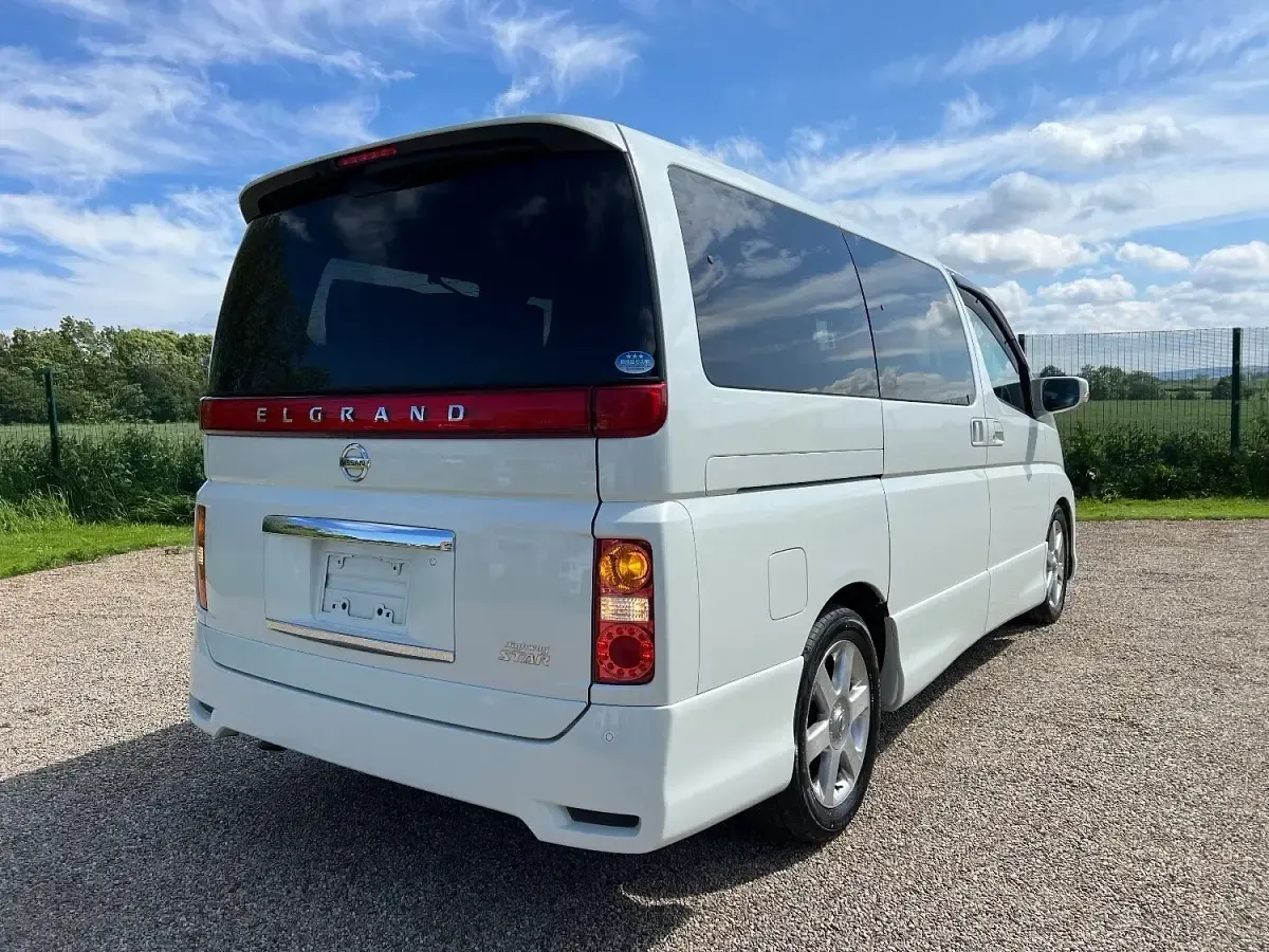 Used Nissan Elgrand 2009 White MPV