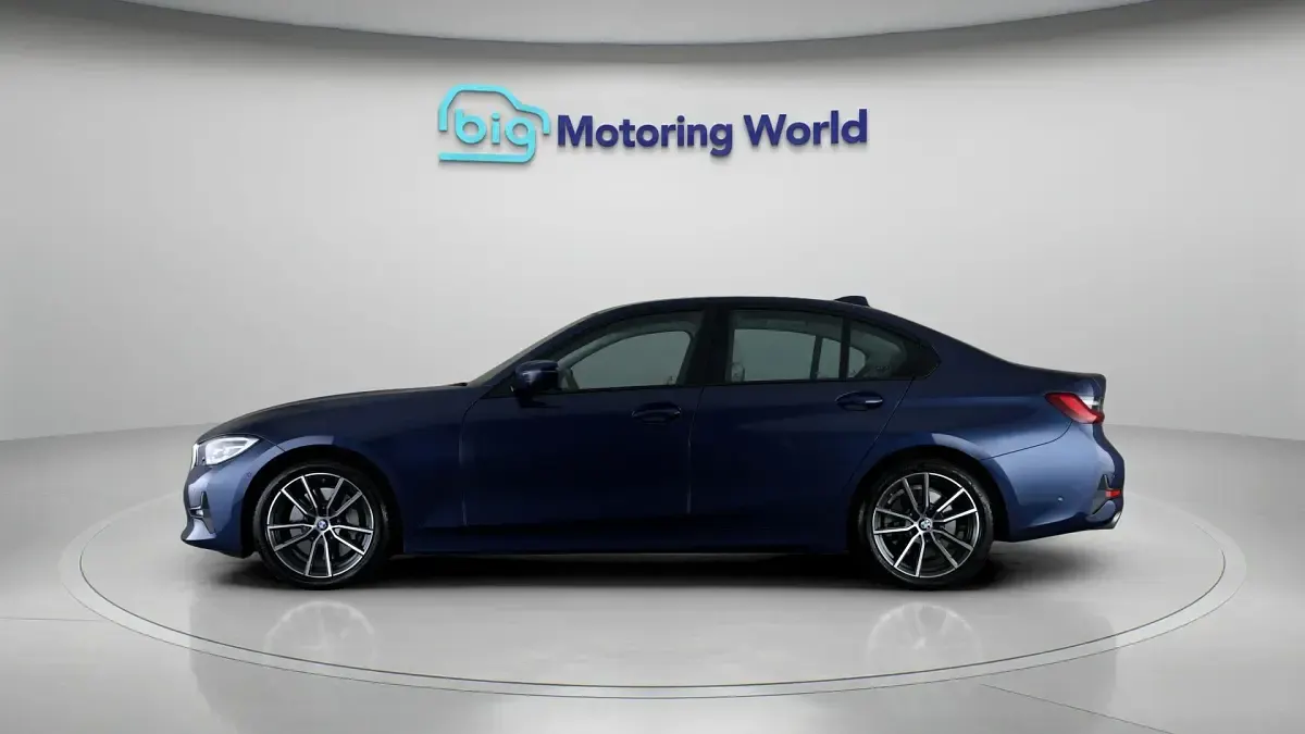 Used BMW 330 Sport Line 254 HP (186 kW) 2021 Blue Sedan