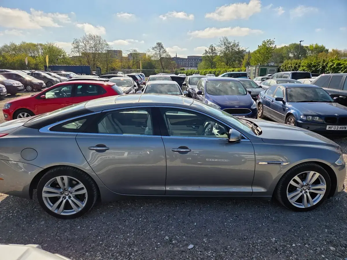 Used Jaguar XJ Premium Luxury 275 HP (202 kW) 2011 Grey Sedan