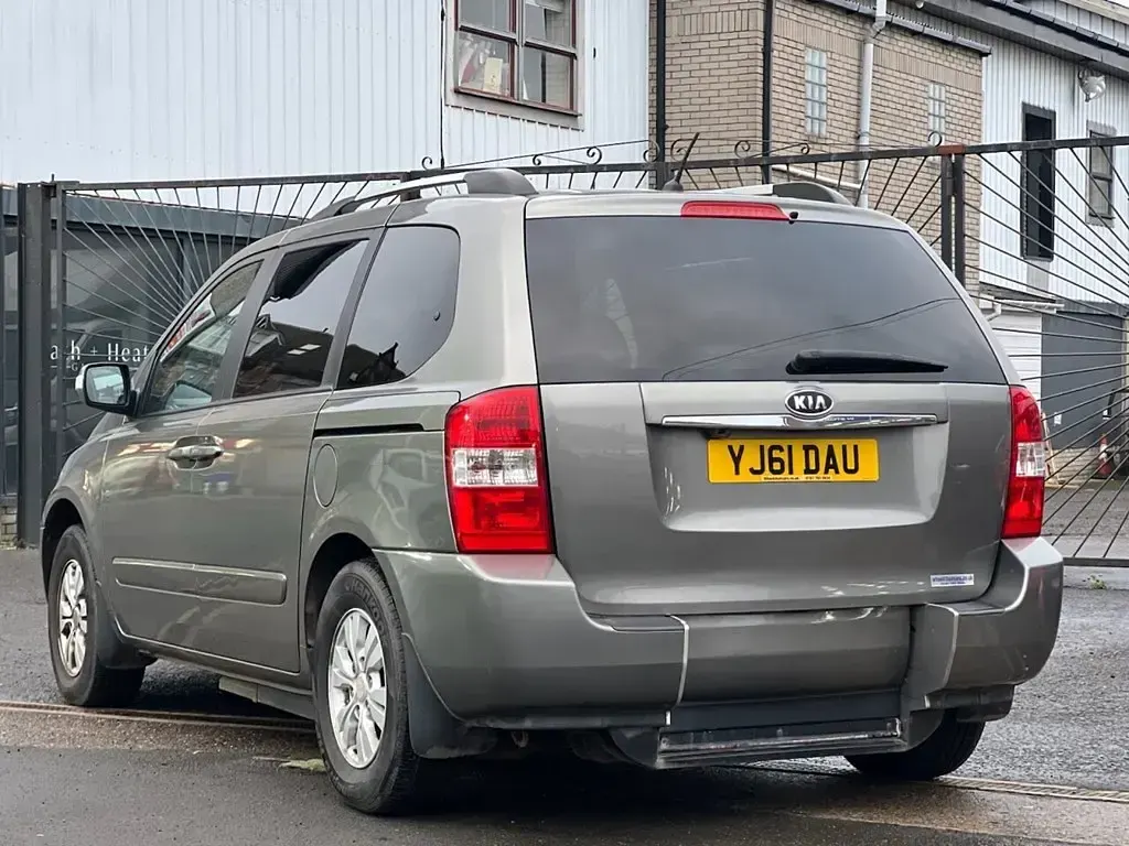Used Kia Sedona 192 HP (141 kW) 2012 Silver MPV