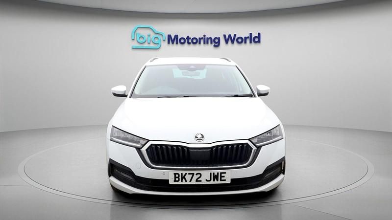 Used Skoda Octavia SE Technology 110 HP (80 kW) 2022 White Estate