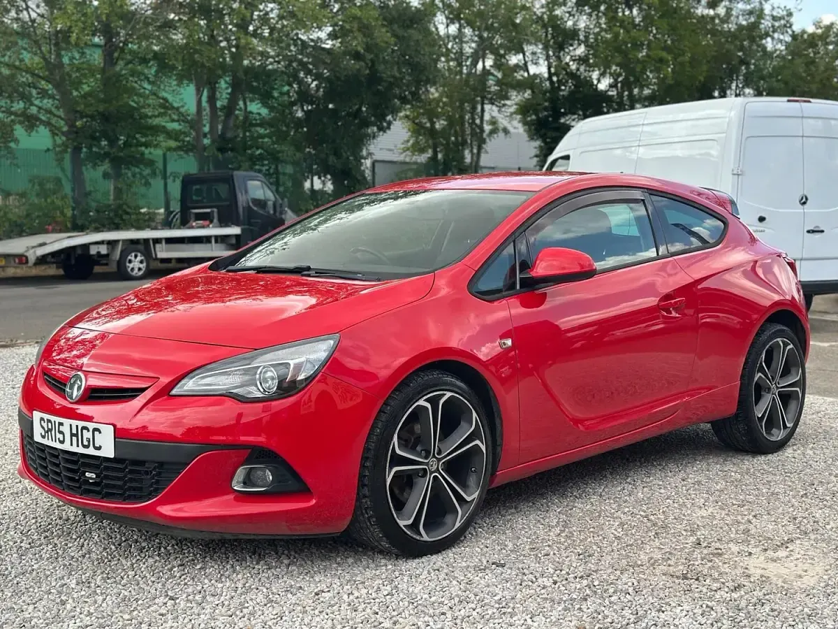Used Vauxhall Astra GTC Edition 200 HP (147 kW) 2015 Red Hatchback