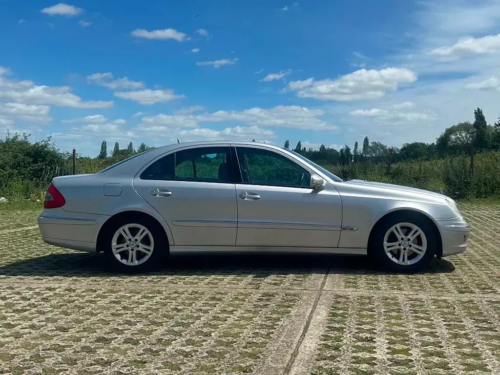 Used Mercedes E220 Avantgarde 2007 Silver Sedan