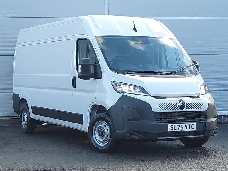 White New 2025 Citroën Relay Van | £24,498 (Fair price) - Image 1/4