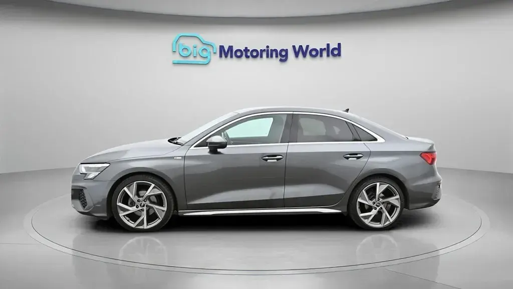 Używany Audi A3 S-Line 110 KM (80 kW) 2023 Szary Sedan/Limuzyna