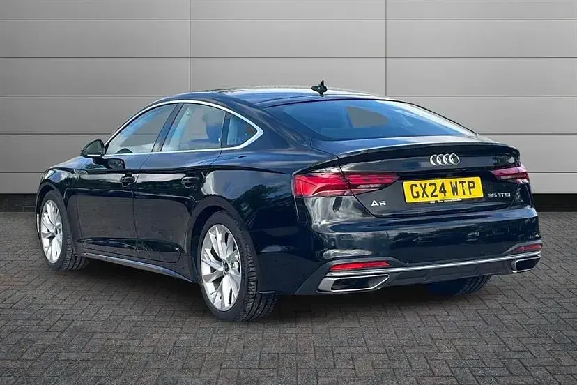 Używany Audi A5 Sport 150 KM (110 kW) 2024 Czarny Hatchback