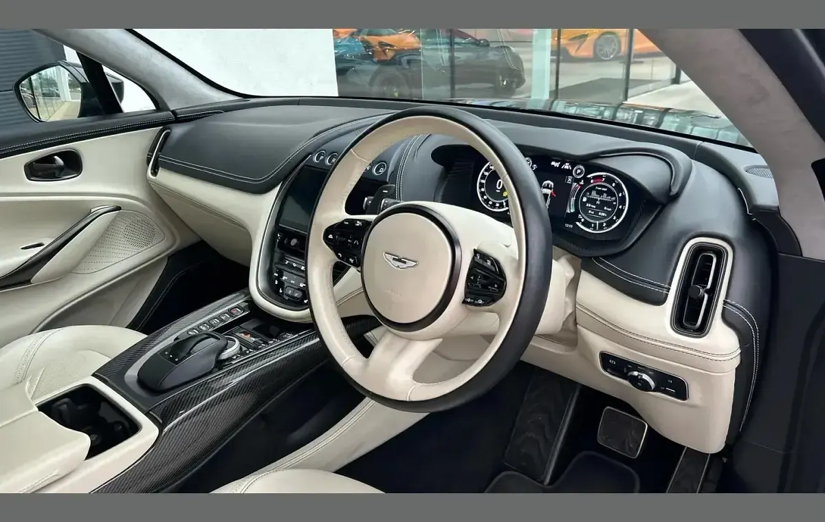Used Land Rover Defender 542 HP (398 kW) 2022 Silver SUV