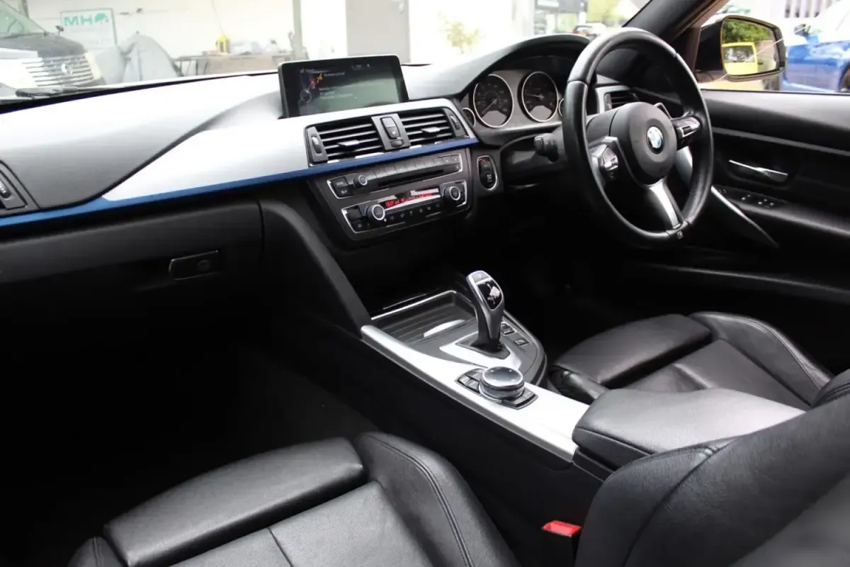Usado BMW 330 M Sport 2013 Blanco Familiar