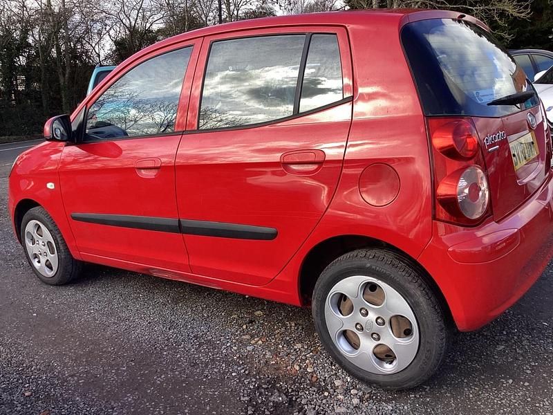 Used Kia Picanto 64 HP (47 kW) 2010 Red Hatchback