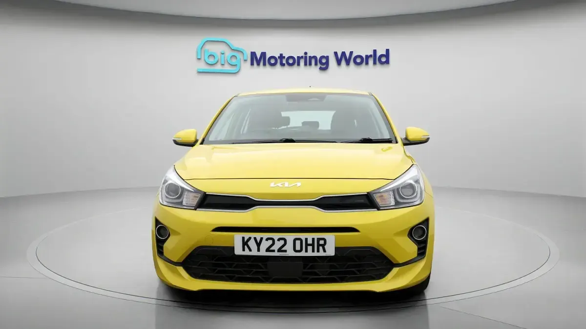 Used Kia Rio 101 HP (74 kW) 2022 Yellow Hatchback