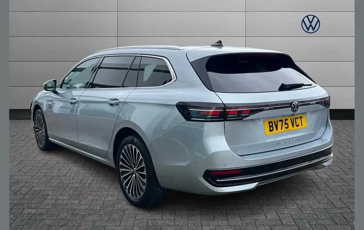 Used VW Passat Elegance 147 HP (108 kW) 2025 Silver Estate