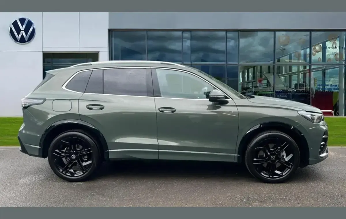 Used VW Tiguan R-line 200 HP (147 kW) 2026 Green SUV