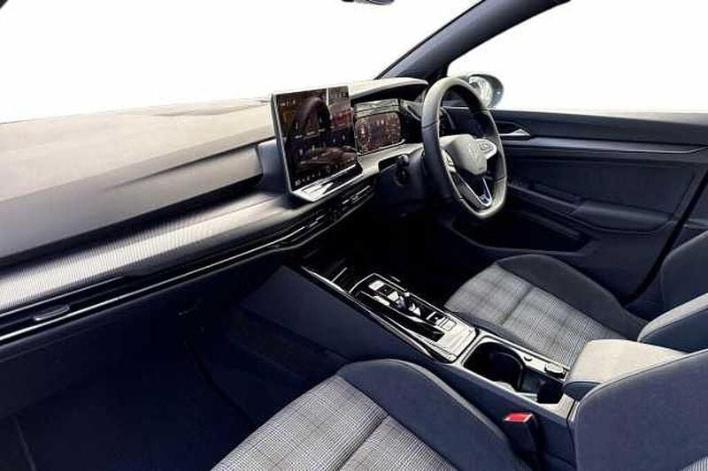 Used VW Golf VIII GTE 272 HP (200 kW) 2025 Black Hatchback