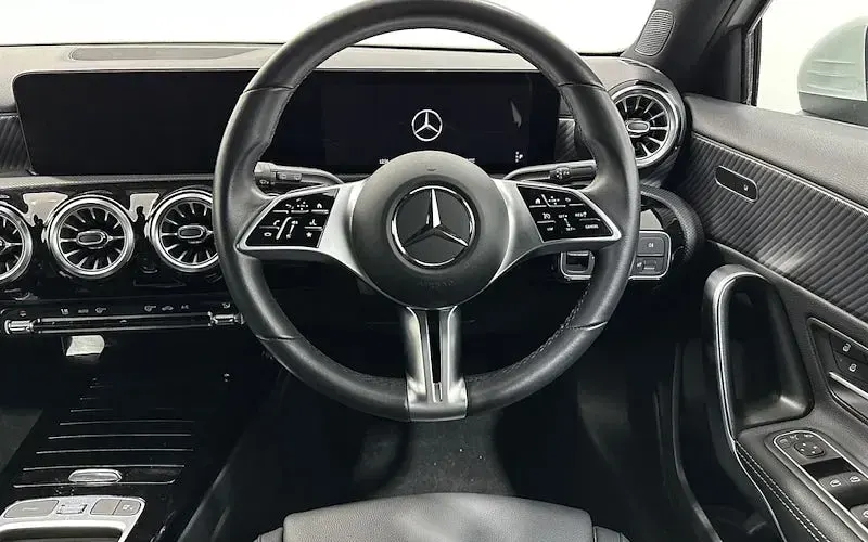Used Mercedes A200 Executive 163 HP (119 kW) 2023 White Hatchback