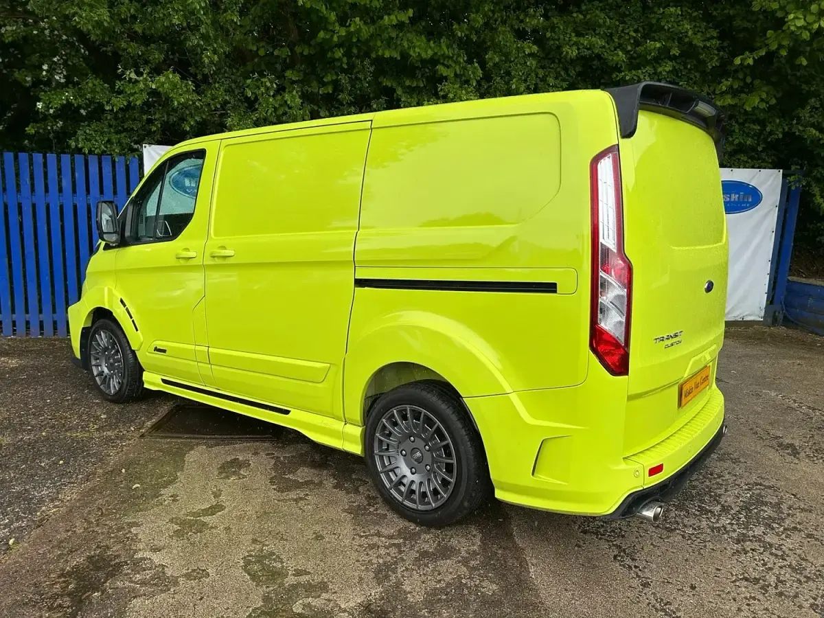 Used Ford Transit Custom Limited 185 HP (136 kW) 2021 Green Van