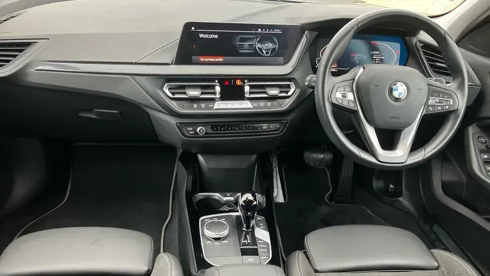 Gebraucht BMW 118 Sport Line 134 PS (98 kW) 2024 Schwarz Kleinwagen