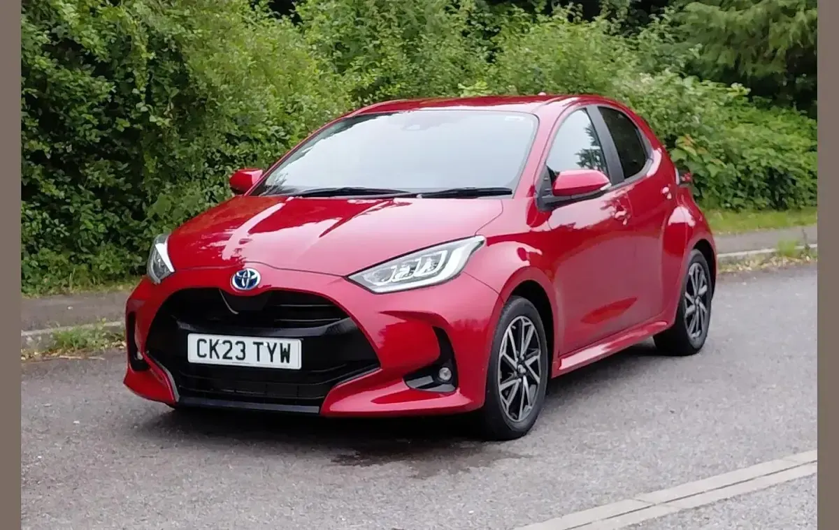 Used Toyota Yaris Design 116 HP (85 kW) 2023 Red Hatchback