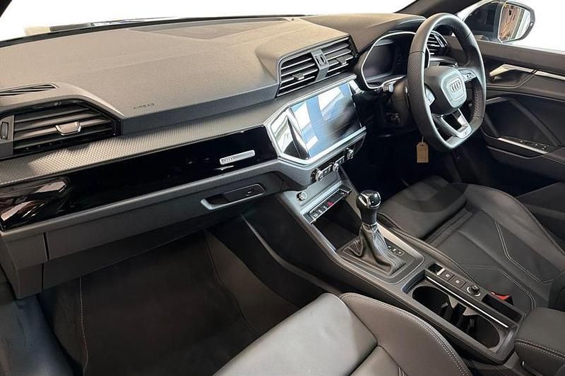 Begagnad Audi Q3 Black Edition 150 HK (110 kW) 2025 Grå SUV