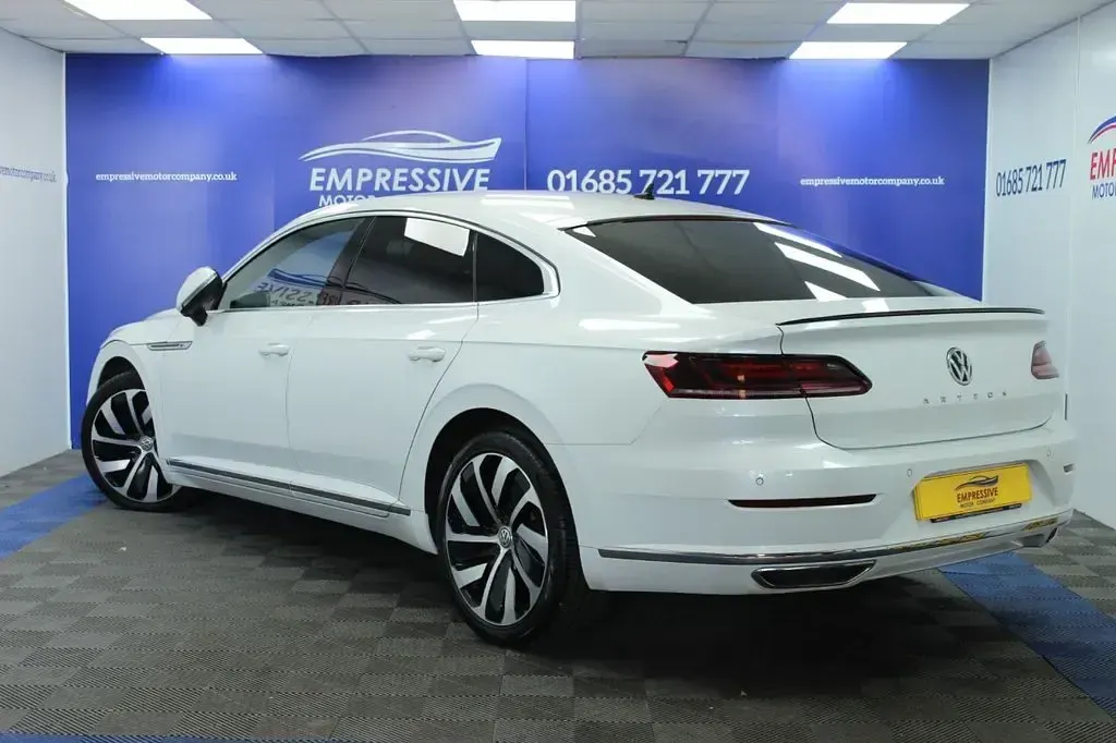 Used VW Arteon R-line 150 HP (110 kW) 2018 White Hatchback
