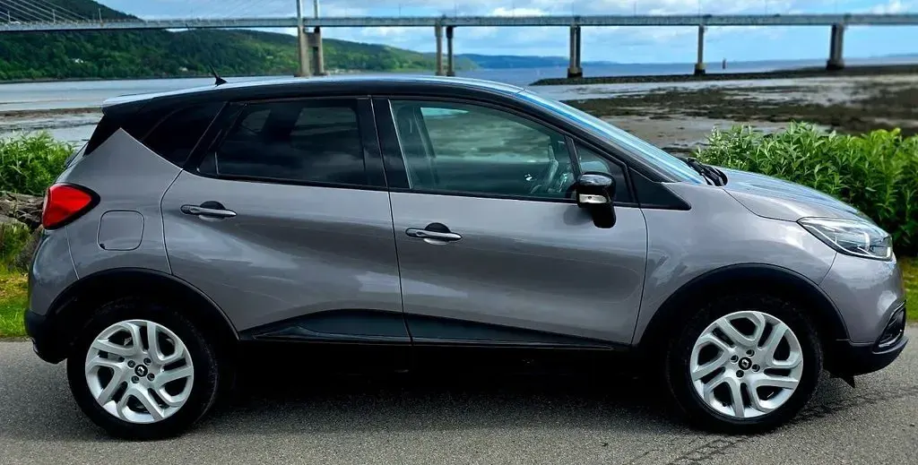 Used Renault Captur Dynamique 90 HP (66 kW) 2016 Grey/black SUV