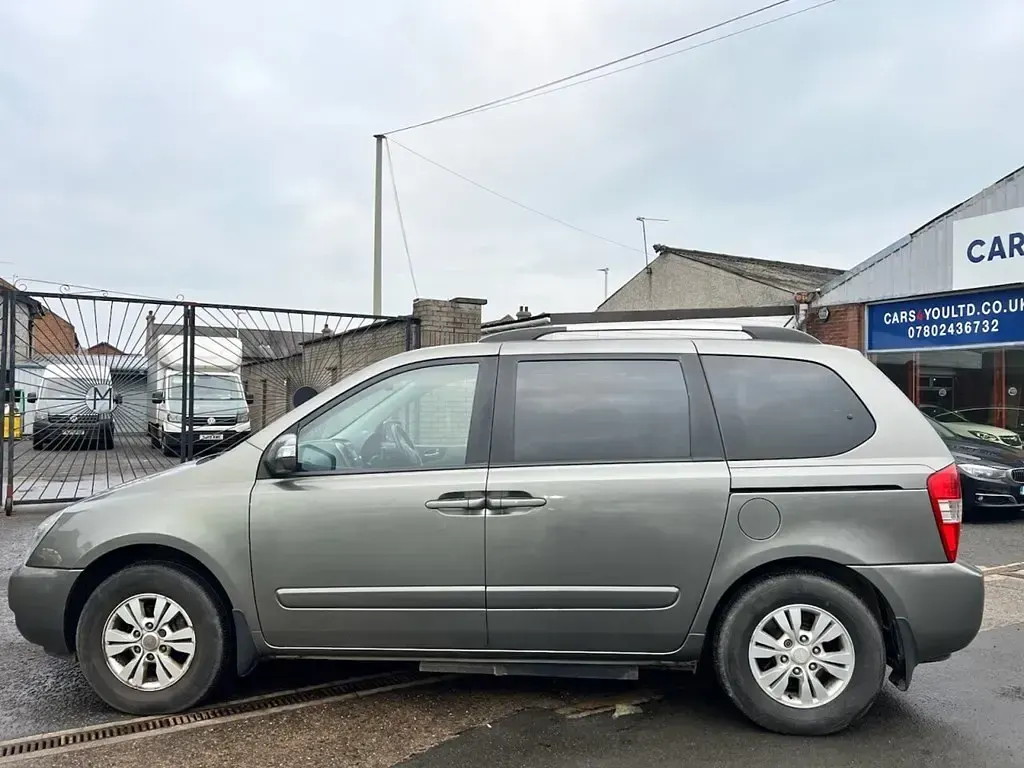 Used Kia Sedona 192 HP (141 kW) 2012 Silver MPV