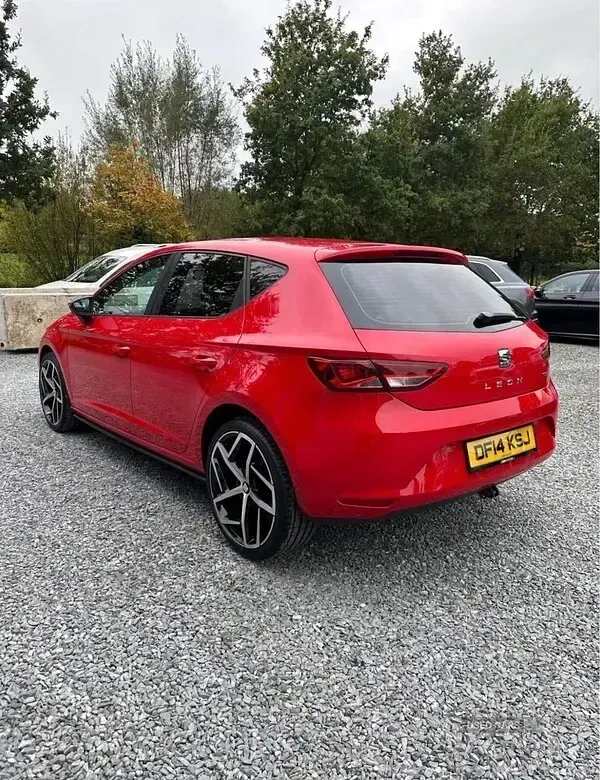 Used Seat Leon SE 105 HP (77 kW) 2014 Red Hatchback