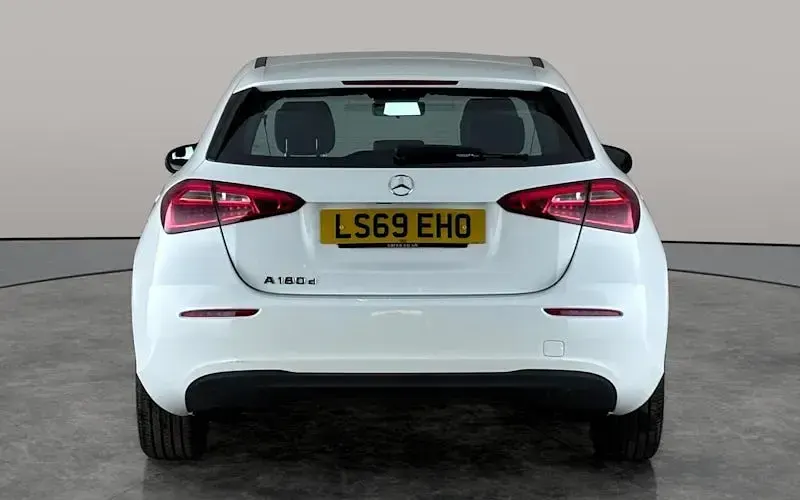 Used Mercedes A180 SE 116 HP (85 kW) 2019 White Hatchback