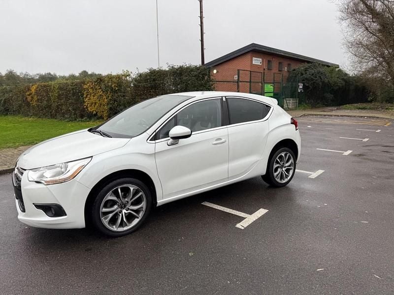Used DS Automobiles DS4 120 HP (88 kW) 2015 White Hatchback