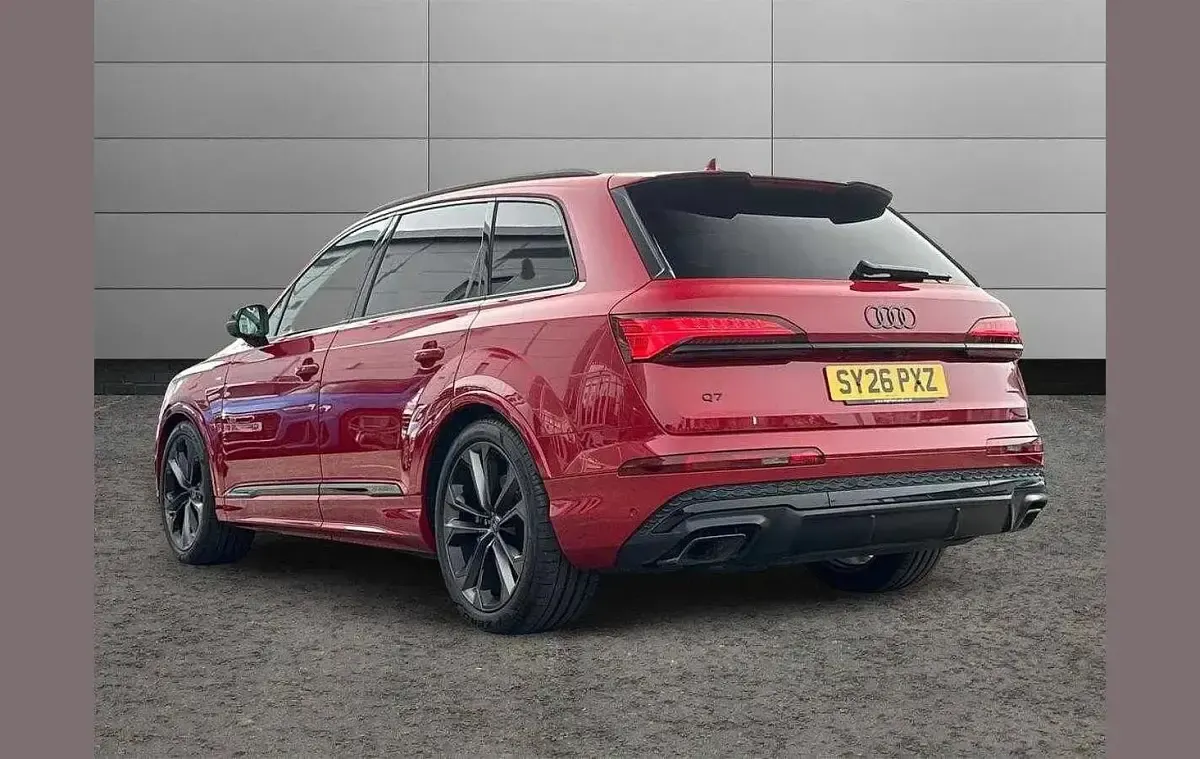 New Audi Q7 Black Edition 340 HP (250 kW) 2026 Red SUV