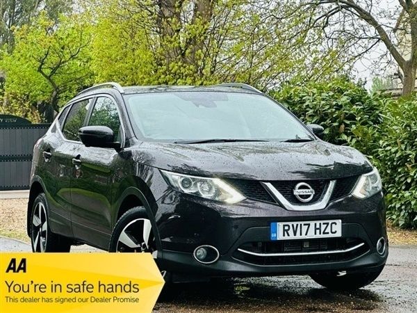 Black Used 2017 Nissan Qashqai N-Connecta SUV | £11,790 (Good price) - Image 1/1