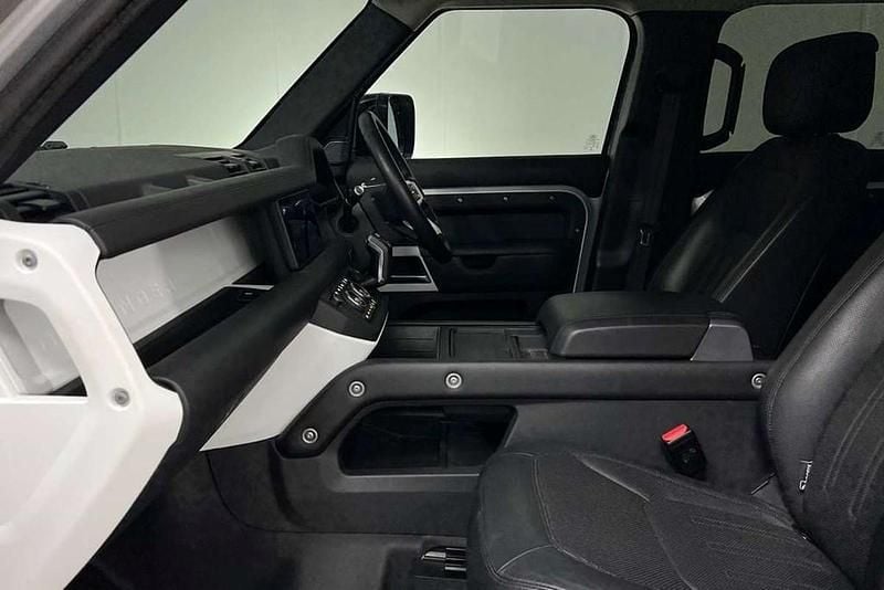 Used Land Rover Defender HSE 237 HP (174 kW) 2020 Silver SUV