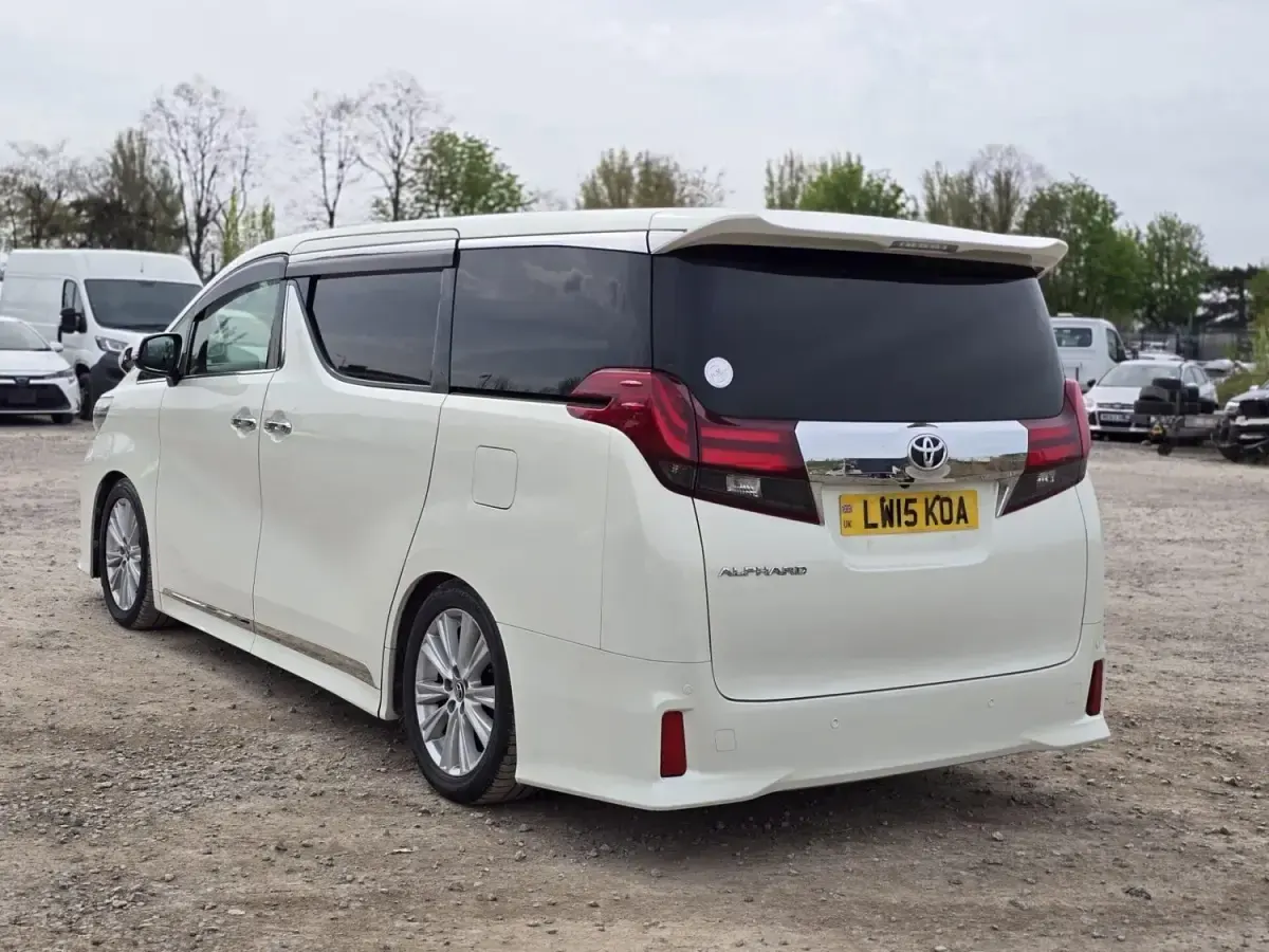 Usado Toyota Alphard 2015 Branco Monovolume