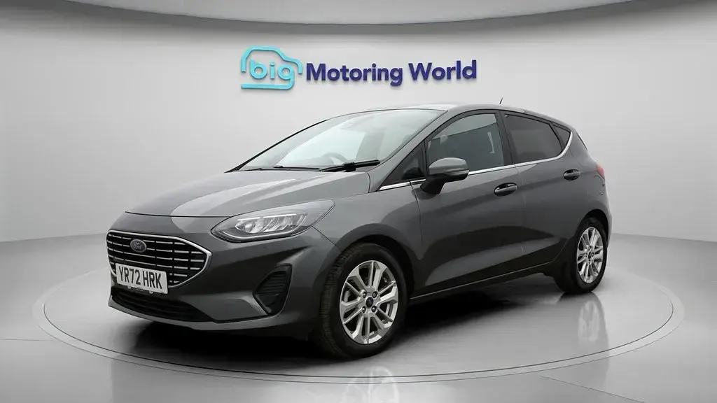 Usado Ford Fiesta Titanium 125 CV (91 kW) 2022 Gris Utilitario