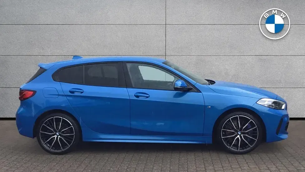 Used BMW 118 M Sport 134 HP (98 kW) 2023 Blue Hatchback