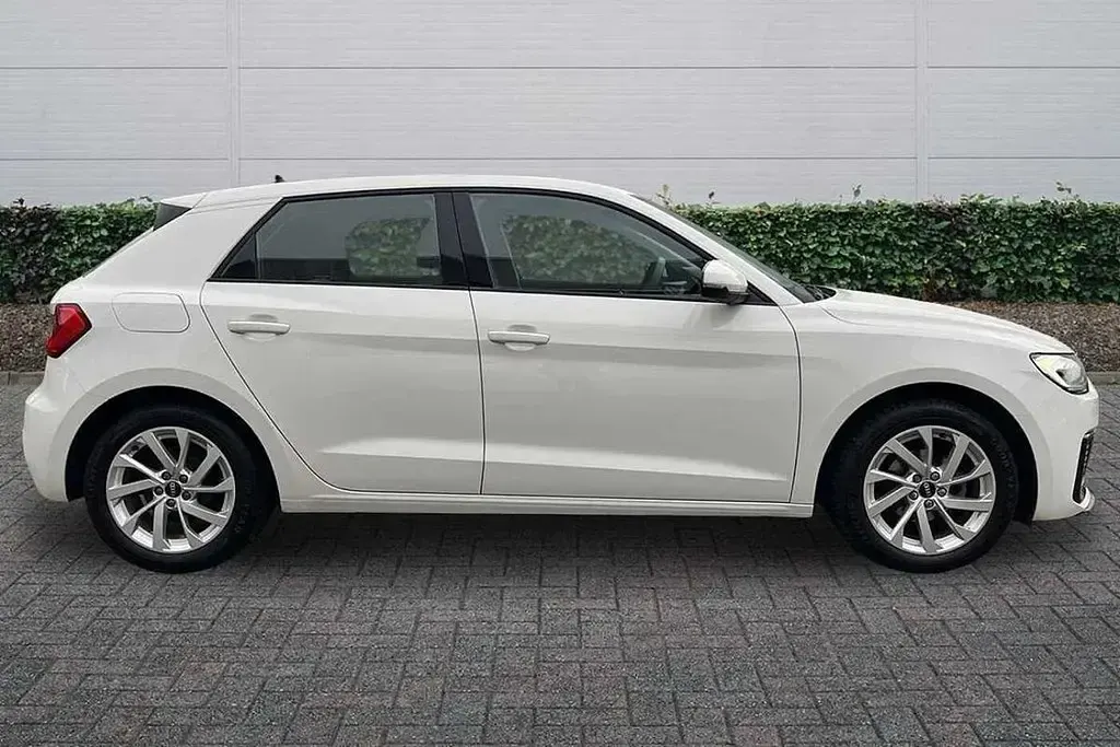 Used Audi A1 Sport 94 HP (69 kW) 2024 White SUV