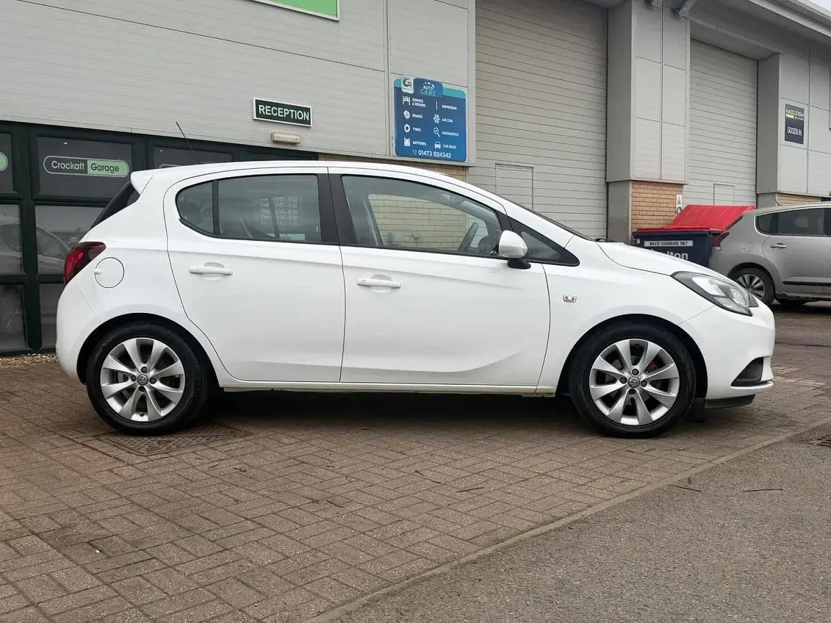 Used Vauxhall Corsa 75 HP (55 kW) 2018 White Hatchback