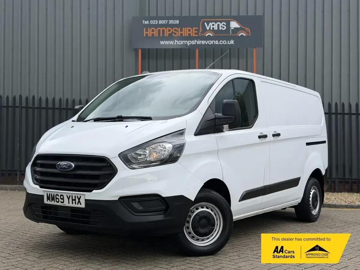 Used Ford Transit Custom S 105 HP (77 kW) 2019 White Van