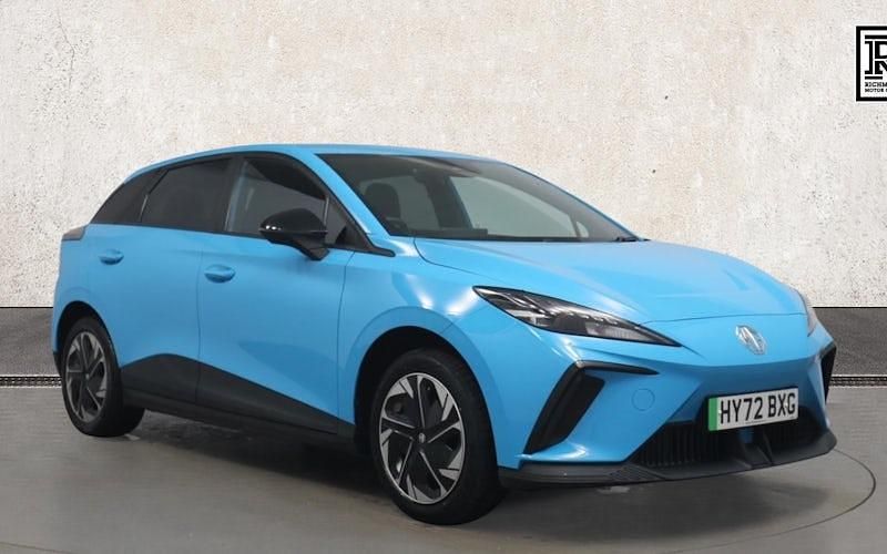 Blue Used 2022 MG MG4 EV SE Hatchback | £10,490 (Fair price) - Image 1/3