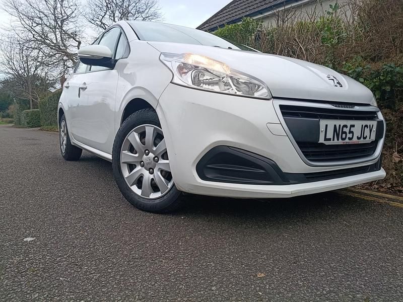 Używany Peugeot 208 Access 68 KM (50 kW) 2015 Biały Hatchback