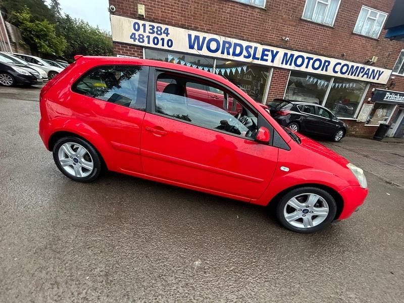 Bright red Used 2007 Ford Fiesta Zetec Hatchback | £1,999 (Fair price) - Image 1/4
