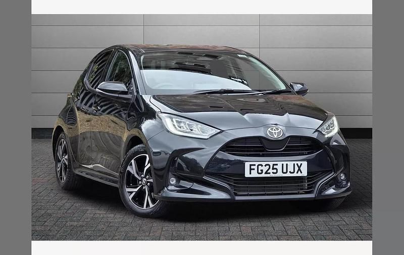 Black Used 2025 Toyota Yaris Hybrid Design Hatchback | £19,999 (Fair price) - Image 1/3