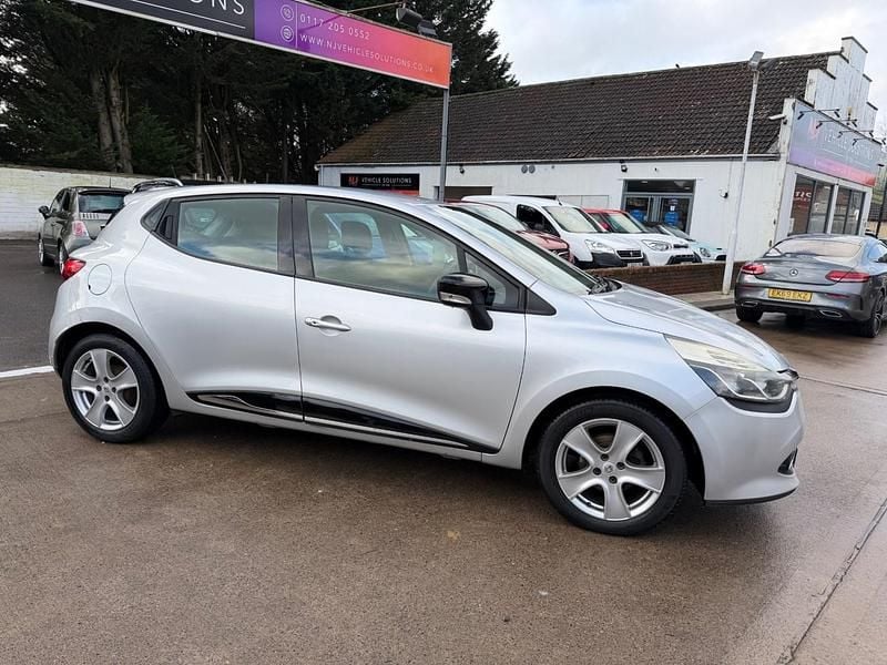 Used Renault Clio IV Dynamique 90 HP (66 kW) 2013 Silver Hatchback