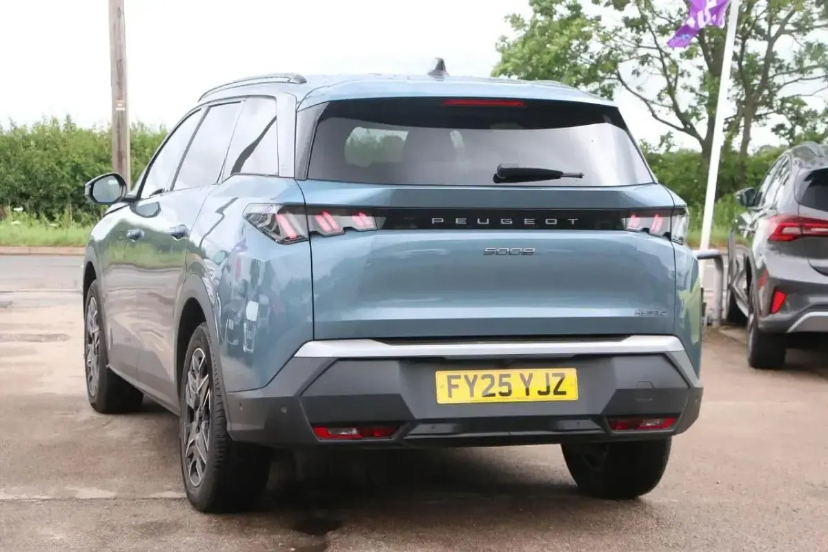 Used Peugeot 5008 Allure 134 HP (98 kW) 2025 Blue SUV