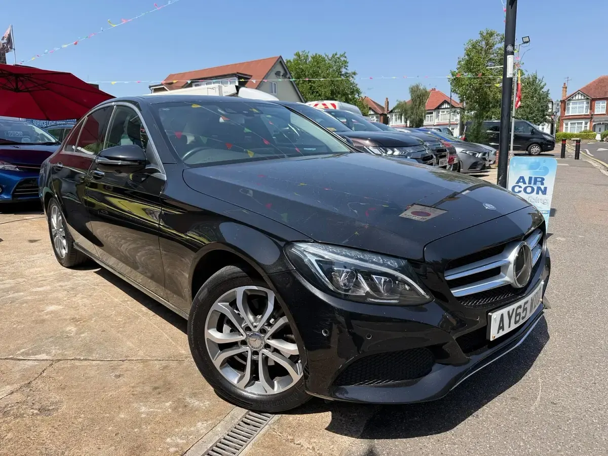 Used Mercedes C200 Premium Plus 184 HP (135 kW) 2015 Black Sedan