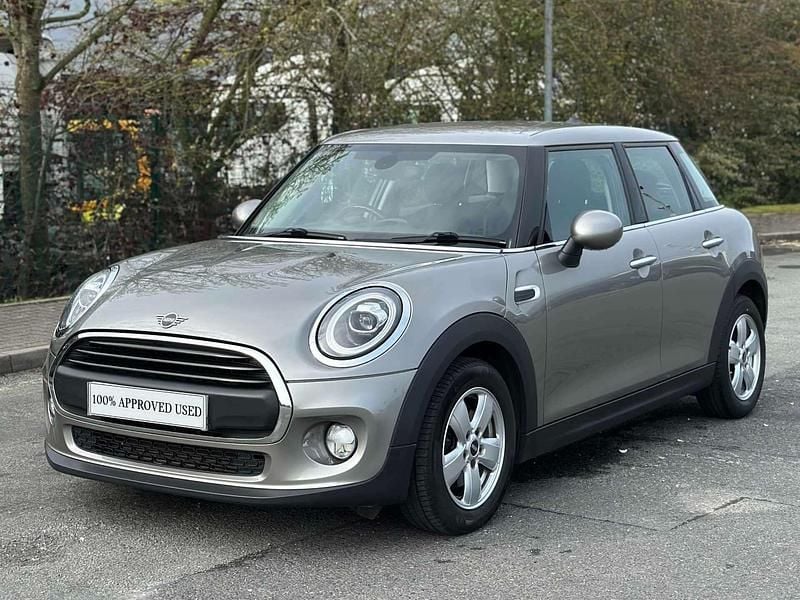 Begagnad Mini ONE Hatch 101 HK (74 kW) 2018 Silver Halvkombi