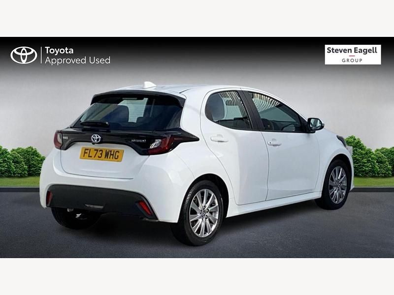 Used Toyota Yaris Hybrid 2023 White Hatchback