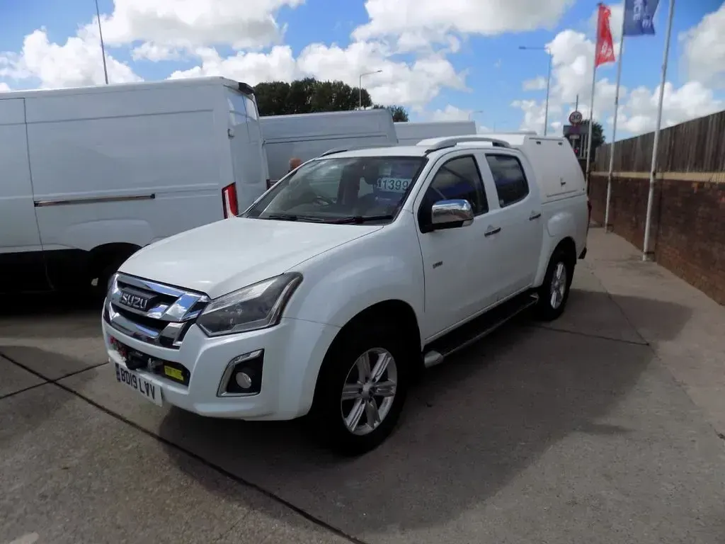 Used Isuzu D-Max 2019 White Sedan