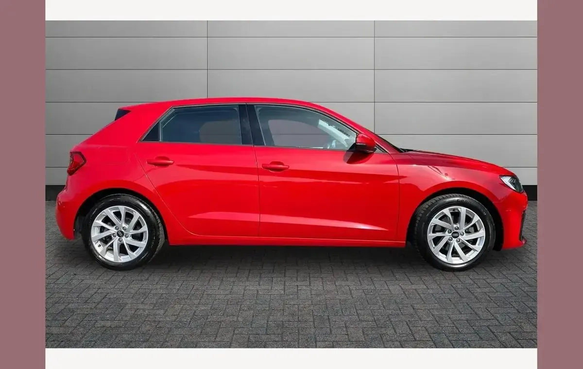 Begagnad Audi A1 Sport 110 HK (80 kW) 2024 Röd SUV